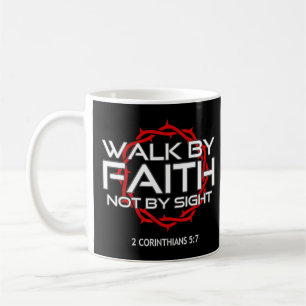 Caneca De Café Jesus caminha por Camiseta Cristã FéEste Jesus Wa