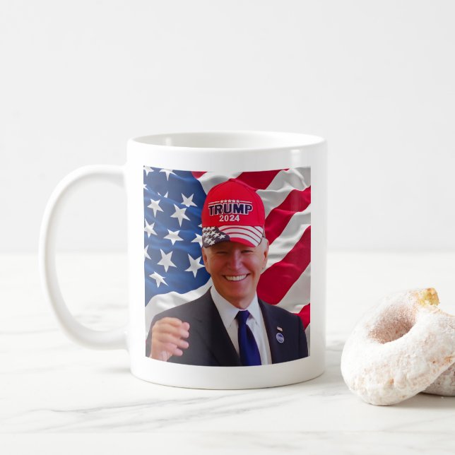 Caneca De Café Joe biden Vestindo Um Chapéu De Trump (Com Donut)
