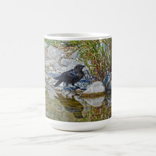 Caneca De Café Jovem Black Raven Refletido em Piscina (Centro)