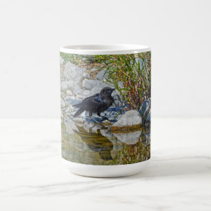 Caneca De Café Jovem Black Raven Refletido em Piscina