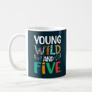 Caneca De Café Jovem Selvagem E Cinco 5 de Aniversário Engraçado