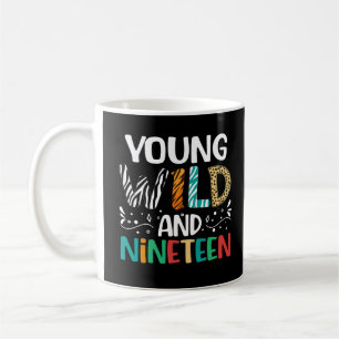 Caneca De Café Jovem Selvagem e Nona Menina Engraçado 19 de anive