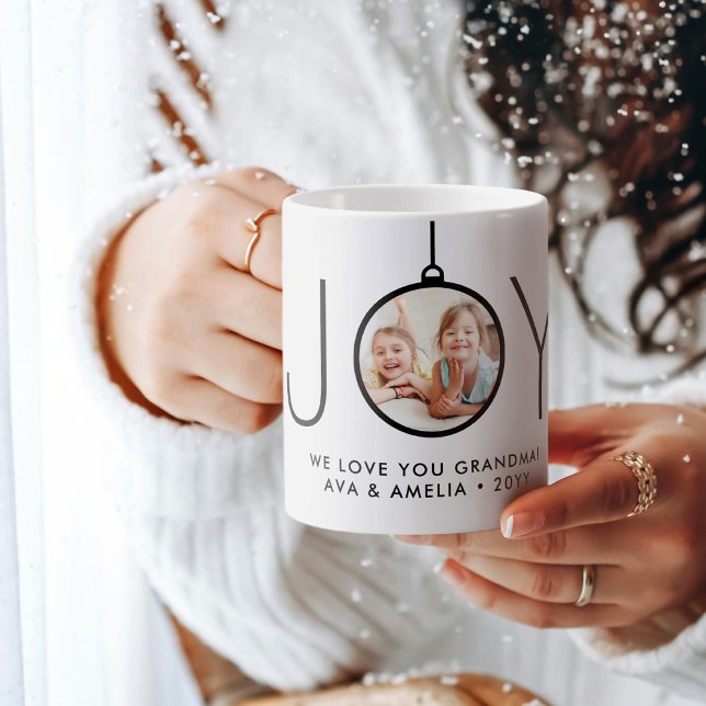 Caneca De Café JOY Photo Ornament Simple Modern Christmas Holiday (Criador carregado)