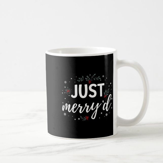 Caneca De Café Just Merry'd Matching Christmas Wedding Party Marr (Direita)