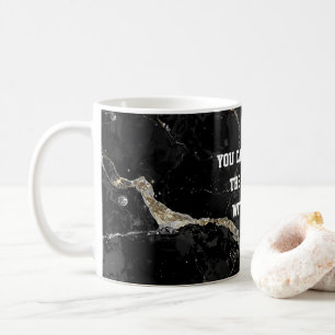 Caneca De Café Kintsugi preto e dourado estético com humor sutil