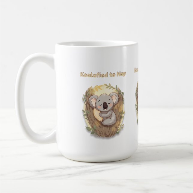 Caneca De Café *"Koalaficado para Soneca – Coala Sonolento Fofo  (Esquerda)