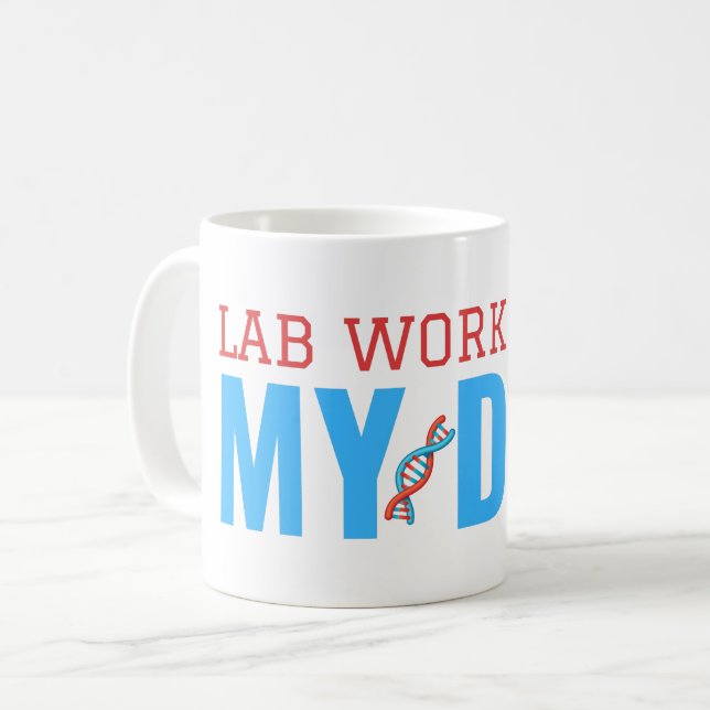 CANECA DE CAFÉ LAB WORK IS IN MY DNA COFFEE MUG (Frente Esquerda)