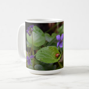 Caneca De Café Ladybug em Flores de Violeta Doce