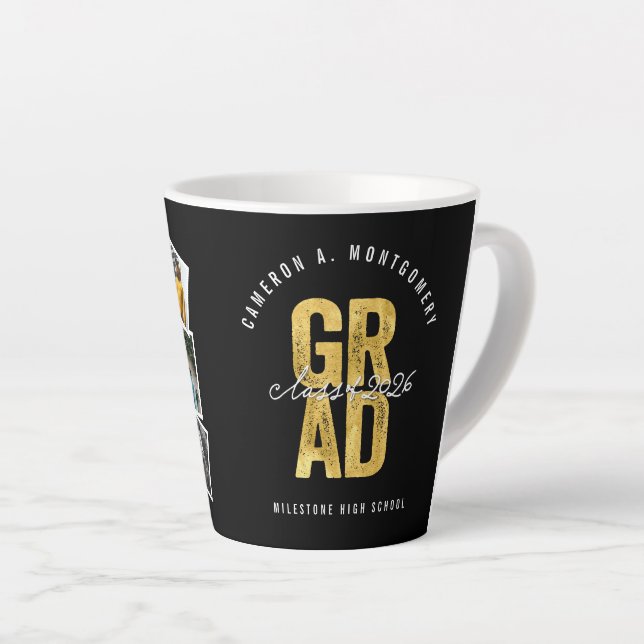 Caneca De Café Latte 2026 Bold GRAD 8 Photo Modern Stylish Graduation (Ângulo direito)