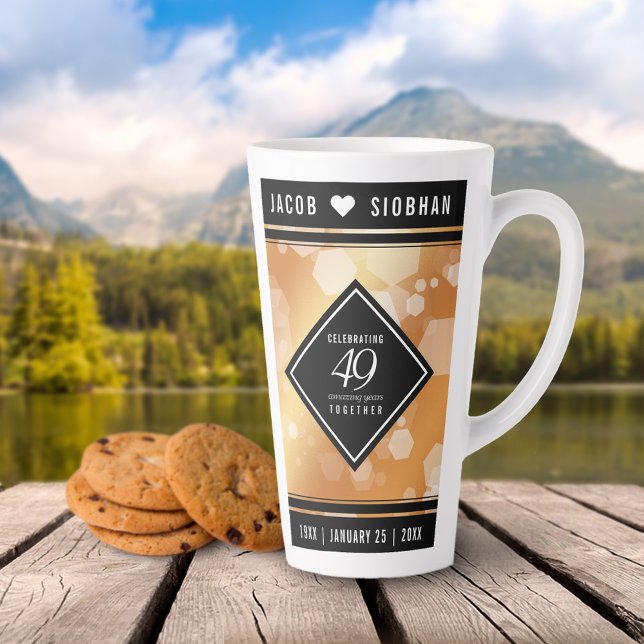 Caneca De Café Latte 49º aniversário do casamento de cobre49 (Elegant 49th Copper Wedding Anniversary Tall Latte Mug at Lakeside Cottage.)