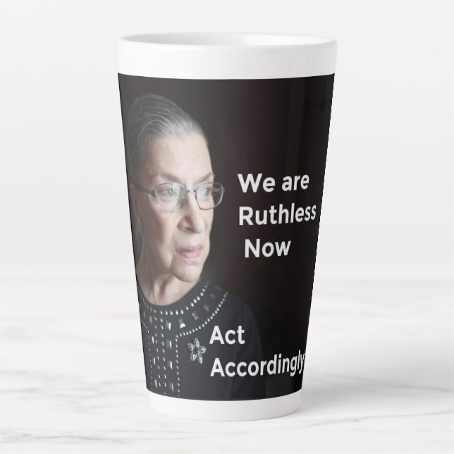 Caneca De Café Latte Agora somos sem Ruth. Agir em conformidade. (Frente)