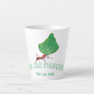Caneca De Café Latte Ant carregando uma folha grande