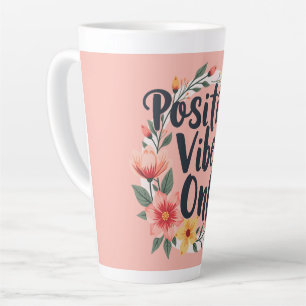 Caneca De Café Latte Apenas Vibrações Positivas no Design de Coroa Flor