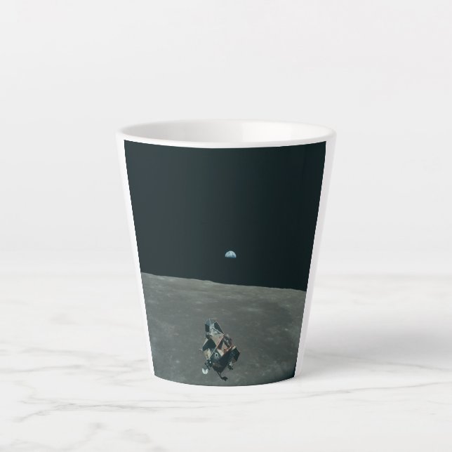 Caneca De Café Latte Apollo Lunar Lander e Earthrise sobre Lua (Frente)