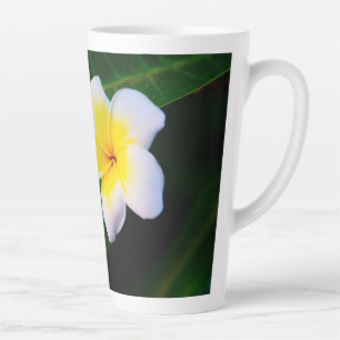 Caneca De Café Latte Arte de Frangipani Tropical Rosa