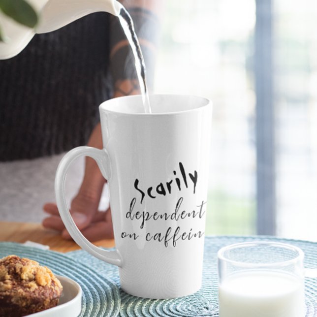 Caneca De Café Latte Assustadoramente Dependente Do Café Halloween (Criador carregado)