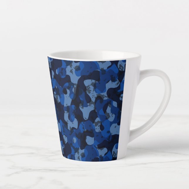 Caneca De Café Latte azul claro, azul escuro, camuflagem abstrata azul  (Direita)