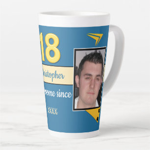 Caneca De Café Latte Azul e ouro com o nome Foto de aniversário de 18 