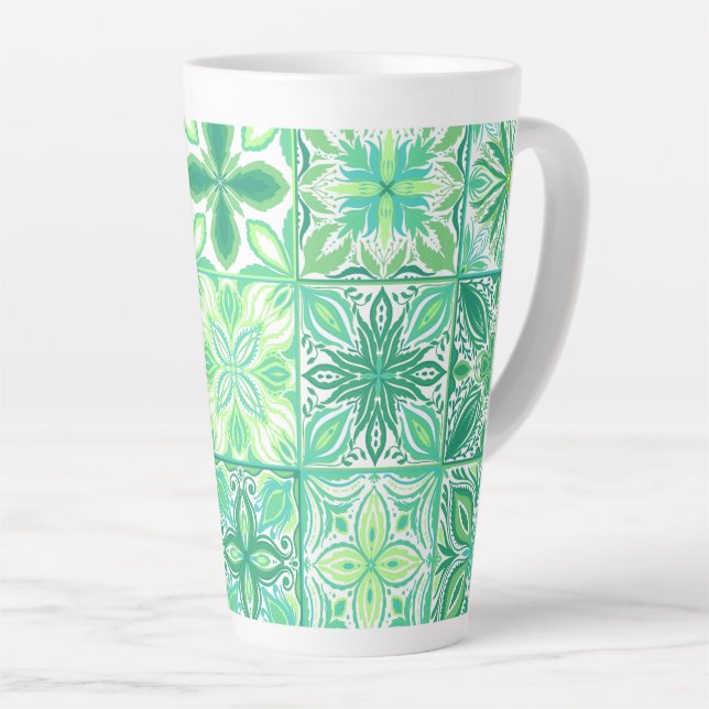 Caneca De Café Latte azulejos ornamentados em verde e branco (Ângulo direito)
