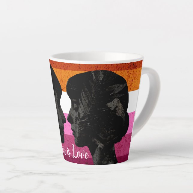 Caneca De Café Latte Bandeira Lésbica com Duas Mulheres Silhouettes (Ângulo direito)