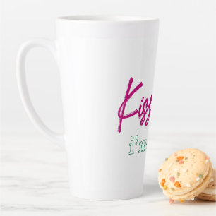 Caneca De Café Latte 'beija-me, sou irlandês' T-Shirt