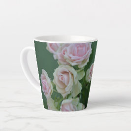 Caneca De Café Latte Belos rosas de jardim de rosas claro