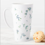 Caneca De Café Latte Berries Christmas Winter Greens Elegante Bonito<br><div class="desc">Morangos doces de Natal e caneca verde para seu café,  chocolate quente ou qualquer bebida quente. Tão bonito e elegante.</div>