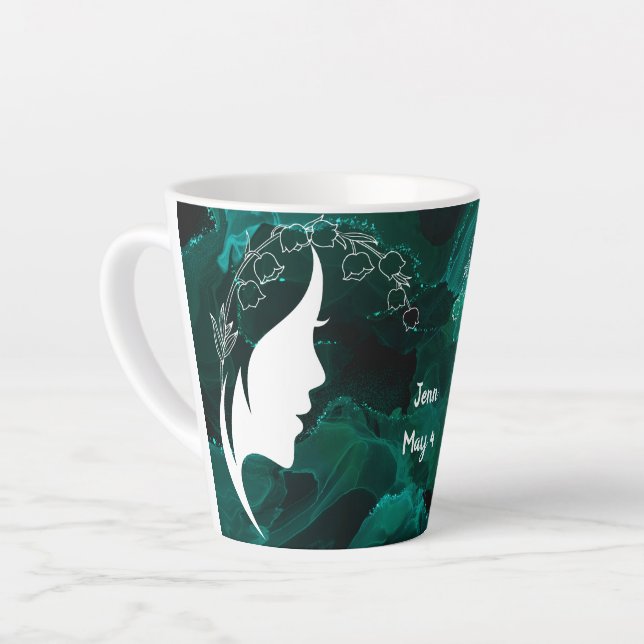 Caneca De Café Latte Birthstone e Flor personalizáveis | maio | Latte M (Ângulo esquerdo)