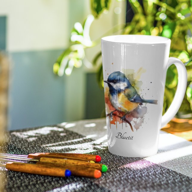 Caneca De Café Latte Bluetit bonito em uma ramificação, personalizado (Criador carregado)