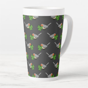 Caneca De Café Latte Bonita Robin com o Cartoon Shamrock Clover