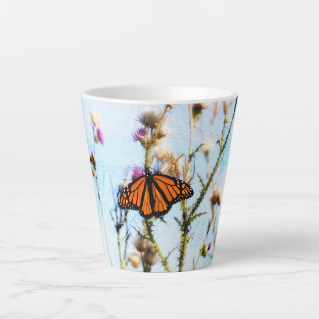 Caneca De Café Latte Borboleta Monarca em Purple Thiste Bush (Frente)