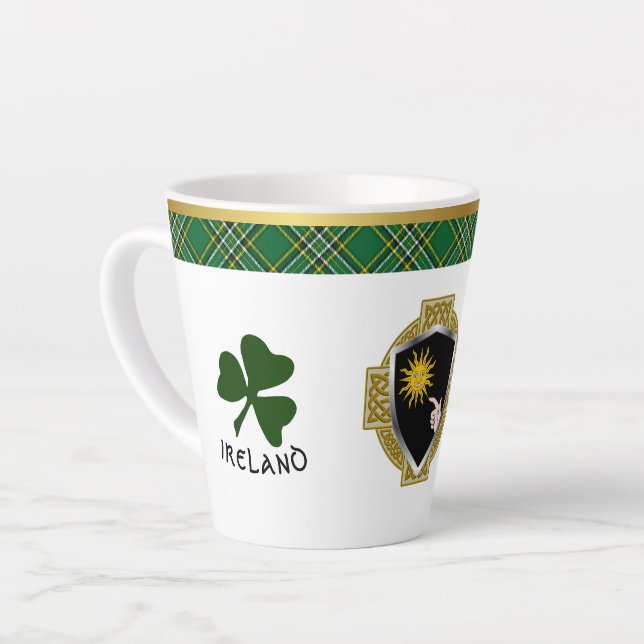 Caneca De Café Latte Brady Irish Shield & Tartan Personalizado (Ângulo esquerdo)