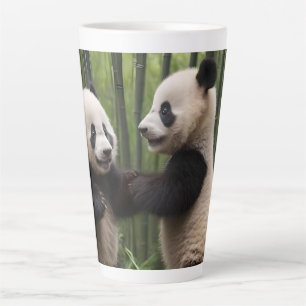 Caneca De Café Latte Brincadeiras: Bebês Pandas Brincam na Floresta