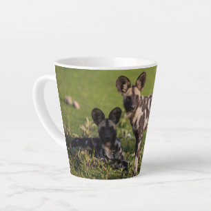 Caneca De Café Latte Cães Selvagens Africanos na Tanzânia
