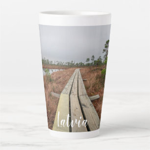 Caneca De Café Latte Caminho de caminhada em pântano