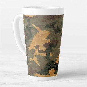 Caneca De Café Latte Camuflagem Verde Oliva Simétrica Grunged Bege
