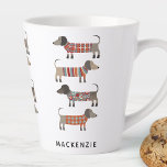 Caneca De Café Latte Cão de linguiça de Dachshund Personalizado<br><div class="desc">Enchidos bonitos de Dachshund ou cachorros-salsicha em tricô malhado. Perfeito para amantes de cachorros e ambulantes de cães. Nome da tipografia moderna. Arte original de Nic Squirrell. Altere o nome para personalizar.</div>