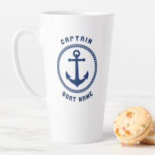 Caneca De Café Latte Capitão e barco do ancoradouro do mar náutico ou
