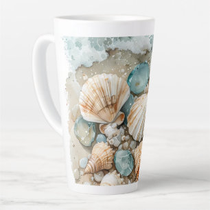 Caneca De Café Latte Cena em aquarela de conchas de mar na costa com ma