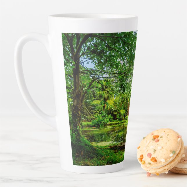 Caneca De Café Latte Cenário tropical exuberante do rinoceronte Slipper (In Situ)