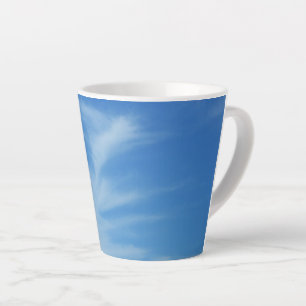 Caneca De Café Latte Céu Azul com Nuvens Brancas Foto Abstrata da Natur