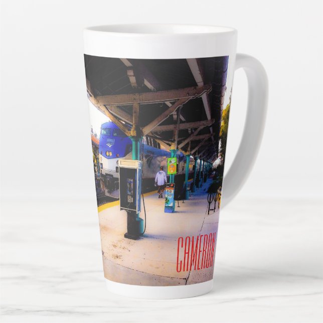 Caneca De Café Latte Chegada ao Track 2 (Ângulo direito)