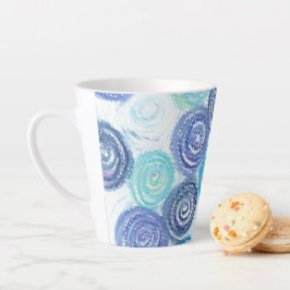 Caneca De Café Latte Círculos calmantes criados com tons azuis
