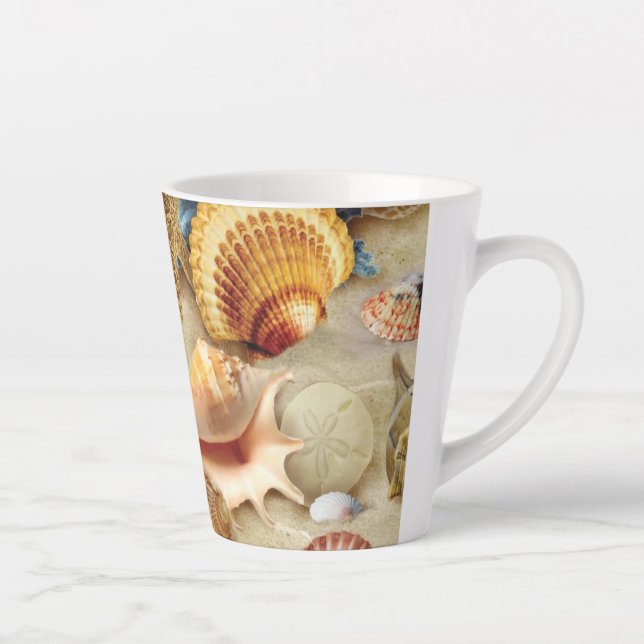 Caneca De Café Latte Conchas marítimas na praia (Direita)
