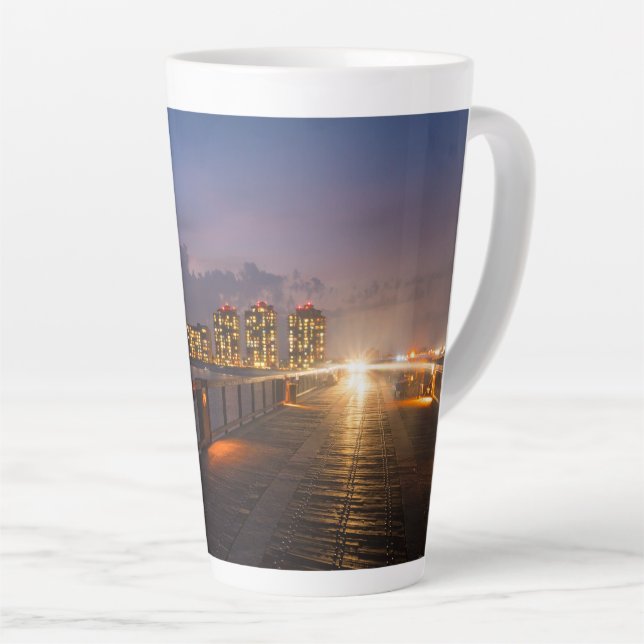 Caneca De Café Latte Condução Em Navarre Beach Pier (Ângulo direito)