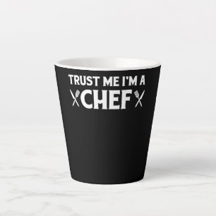 Caneca De Café Latte Confie em mim um chef citações engraçadas de coz