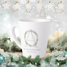 Caneca De Café Latte Coroa de Monograma de Nome de Família Deep Sage
