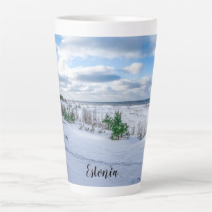 Caneca De Café Latte Costa do mar Báltico coberta de neve no inverno