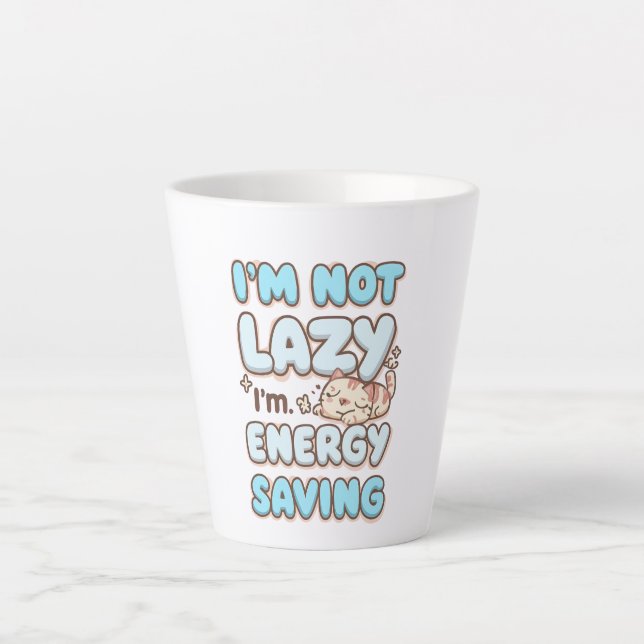 Caneca De Café Latte Cute Sleepy Cat "Energy Saving" Quote (Frente)