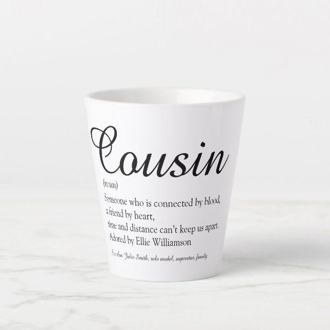 Caneca De Café Latte Definição de Primo com Letra Elegante em Preto e B (Frente)
